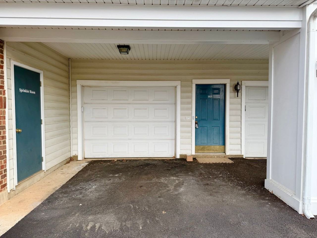 810 Beverley Dr #103 - Photo 2 of 35