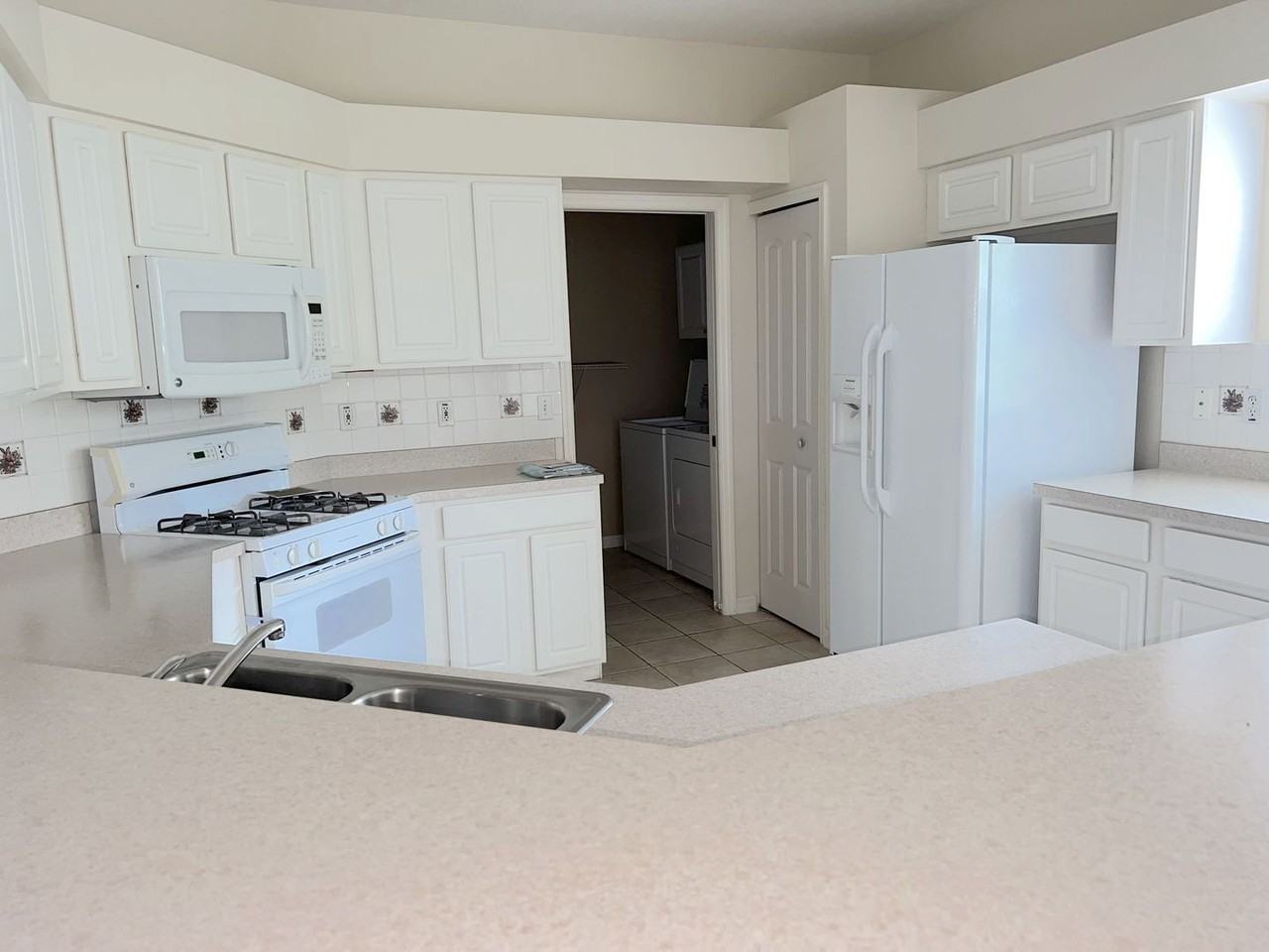 3233 Bellflower Way - Photo 4 of 17