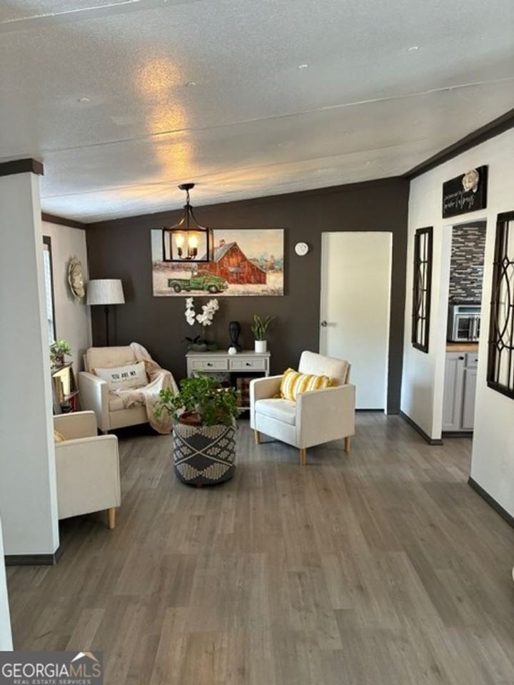 215 Lynn Dr - Photo 3 of 20