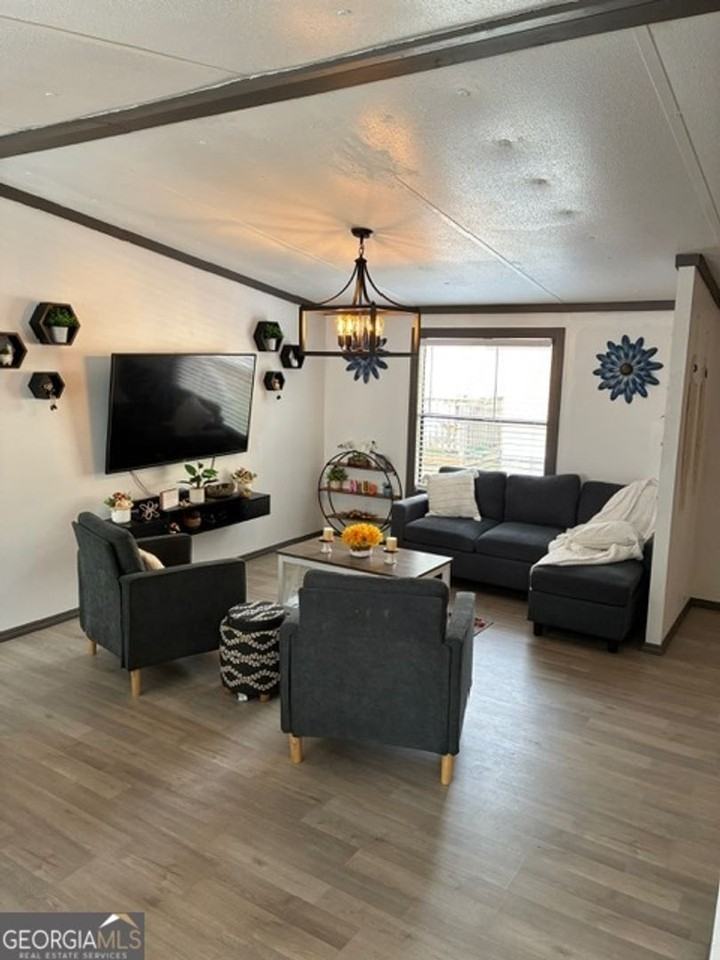 215 Lynn Dr - Photo 5 of 20