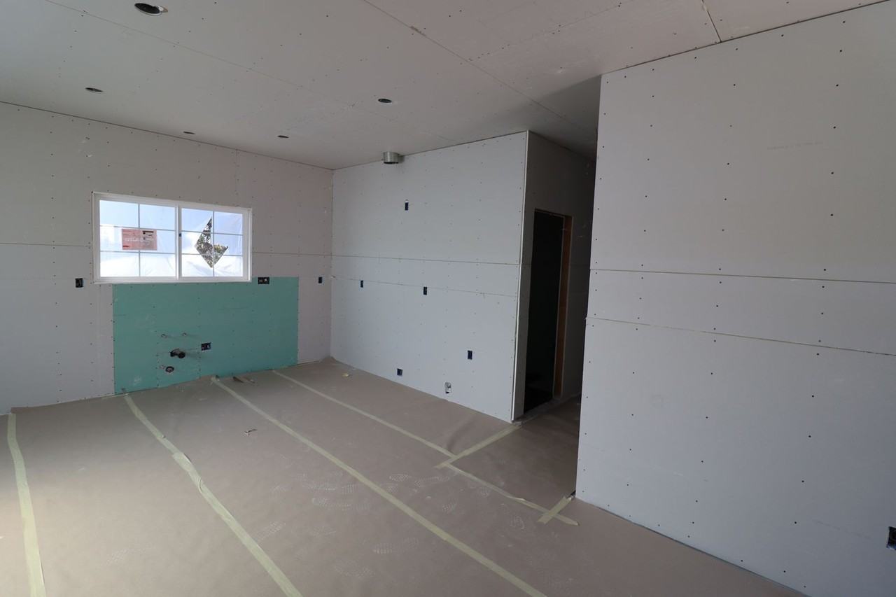 684 N Cambridge St - Photo 2 of 9