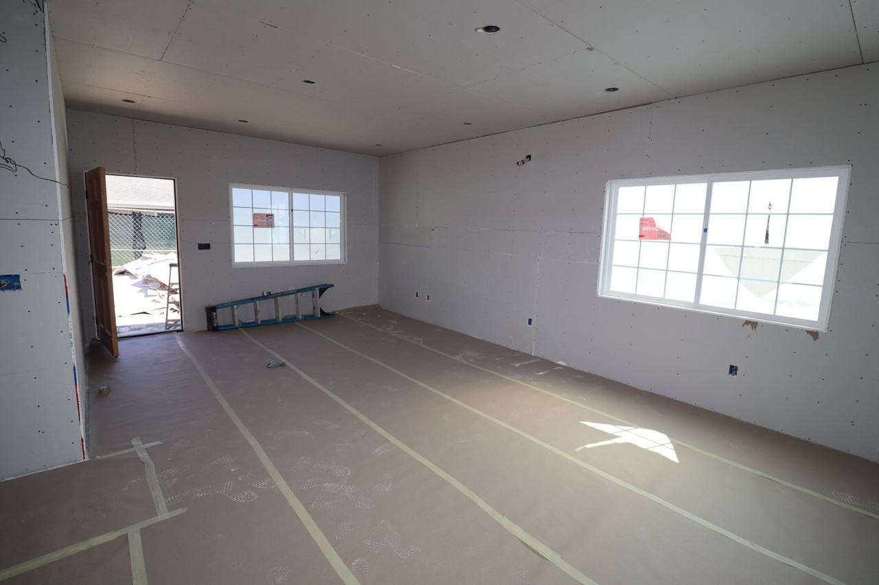 684 N Cambridge St - Photo 3 of 9