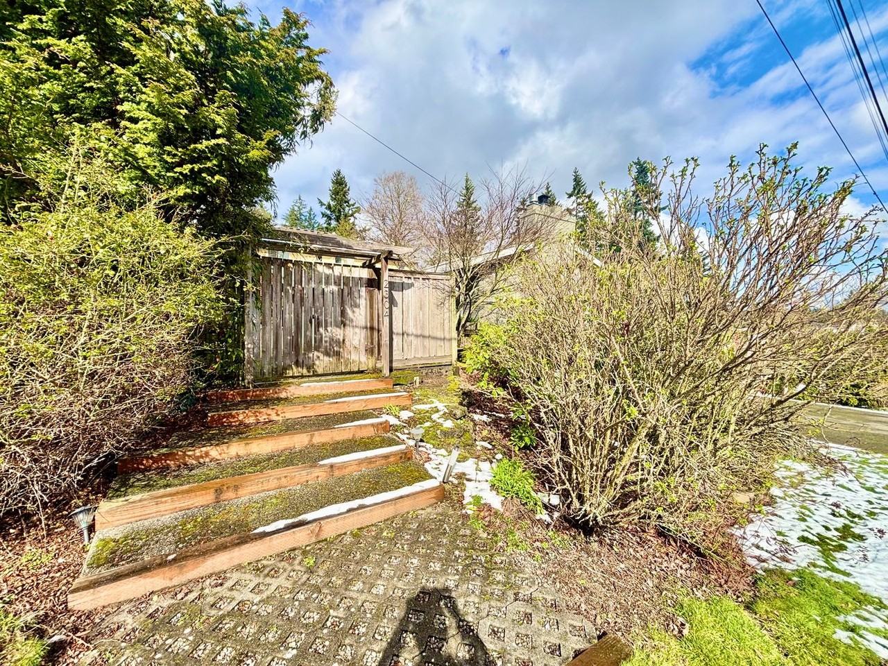 2304 100th Ave Ne - Photo 2 of 26