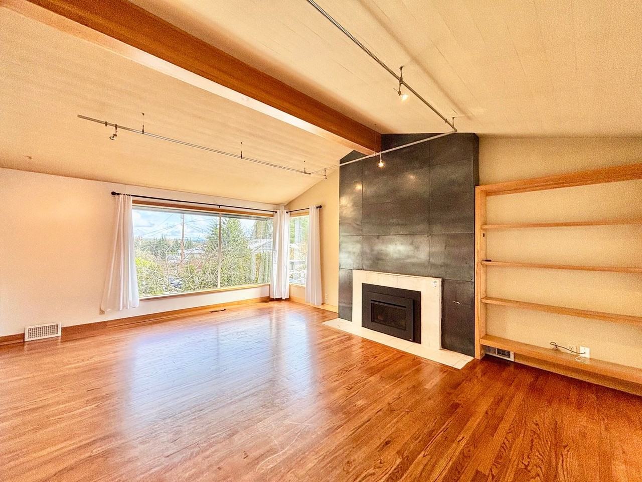 2304 100th Ave Ne - Photo 4 of 26