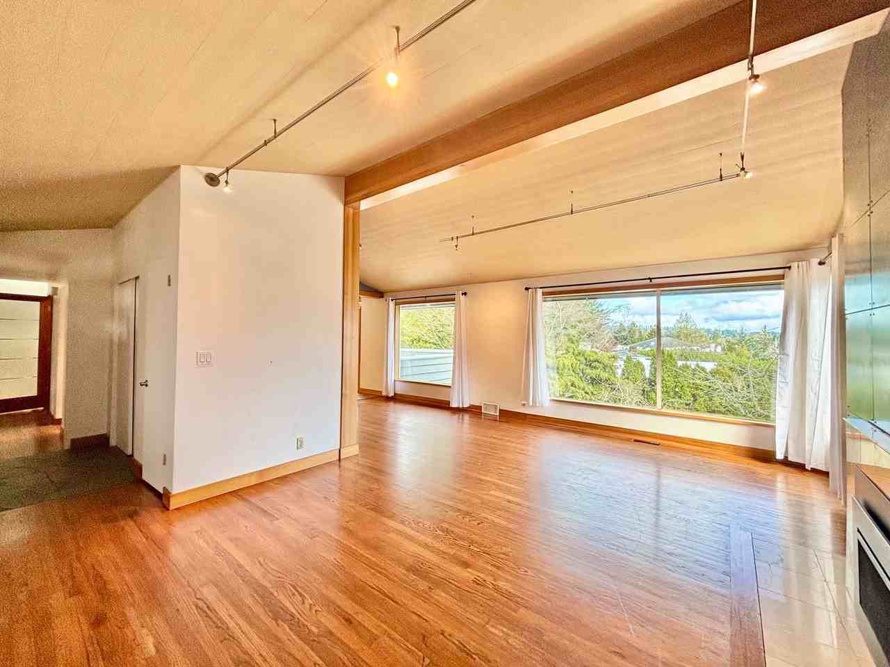 2304 100th Ave Ne - Photo 6 of 26