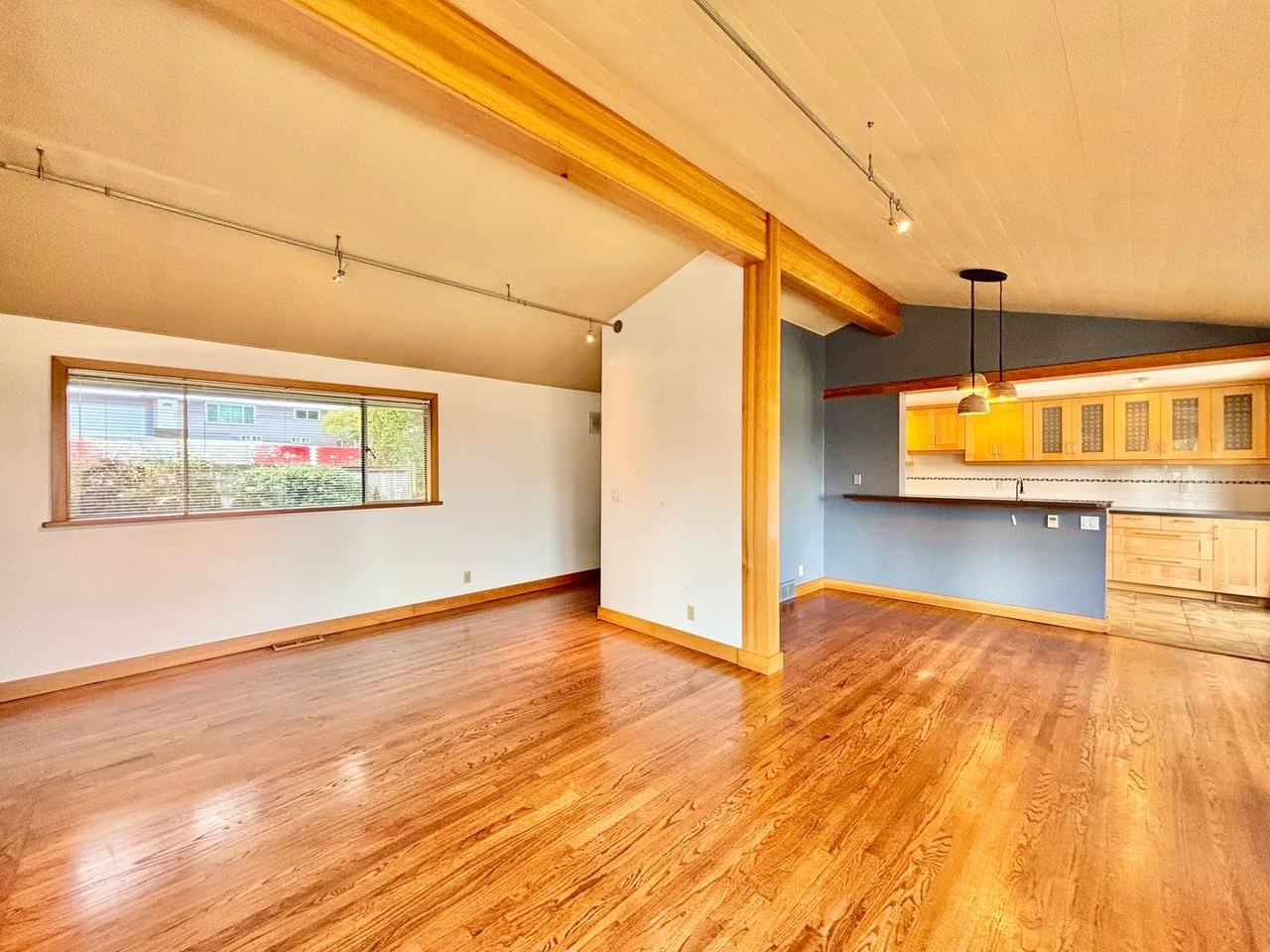 2304 100th Ave Ne - Photo 7 of 26