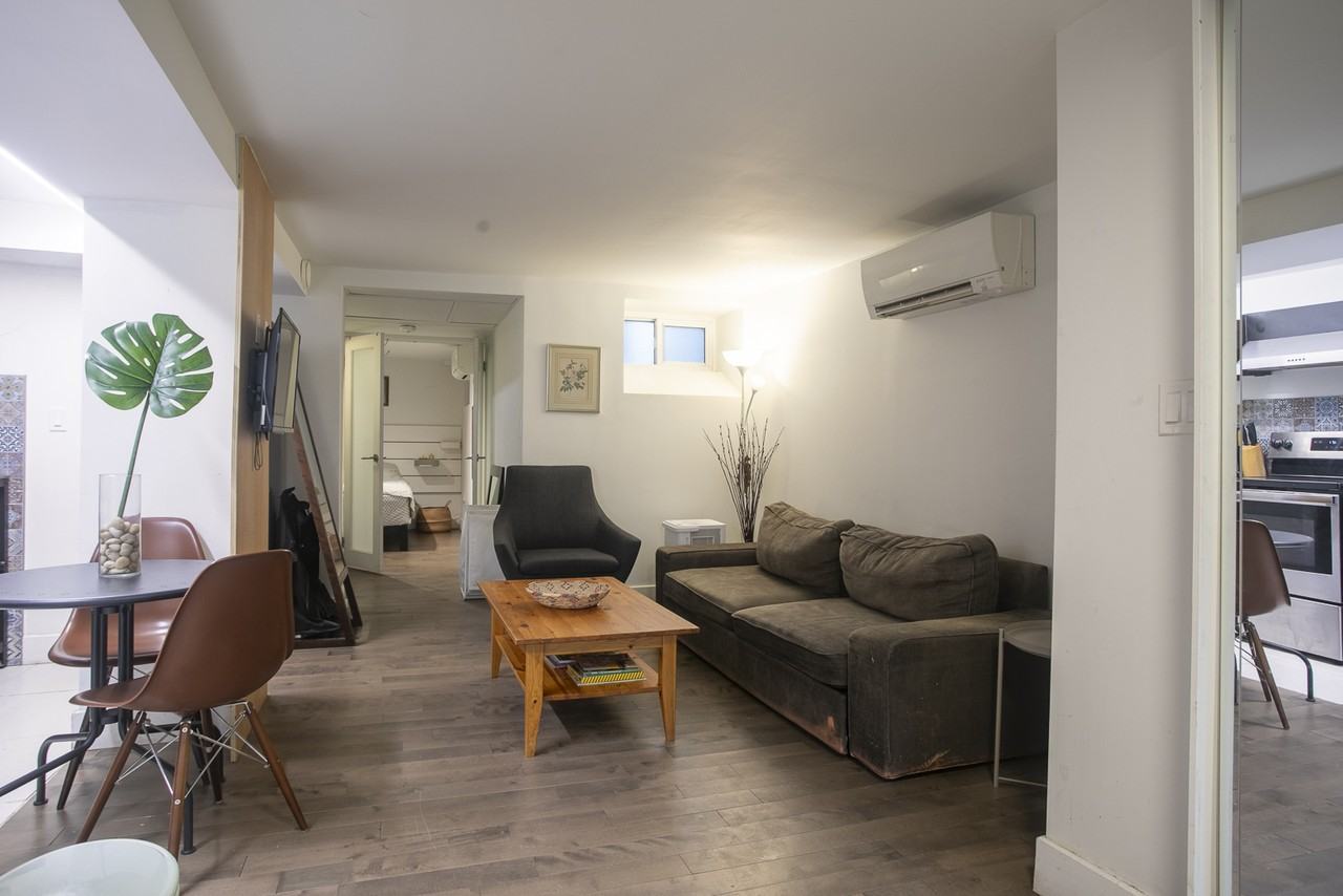 110 Barton Street East - Photo 4 of 11