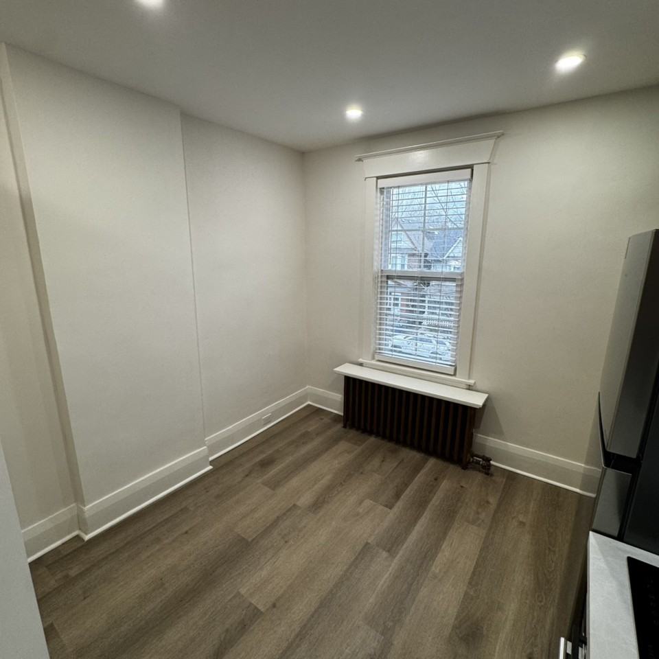 220 Keele St - Photo 2 of 5