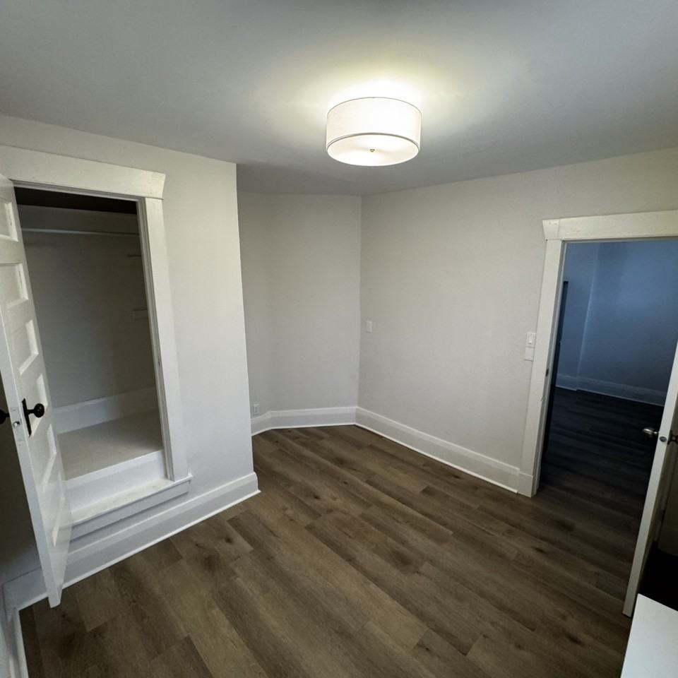 220 Keele St - Photo 3 of 5