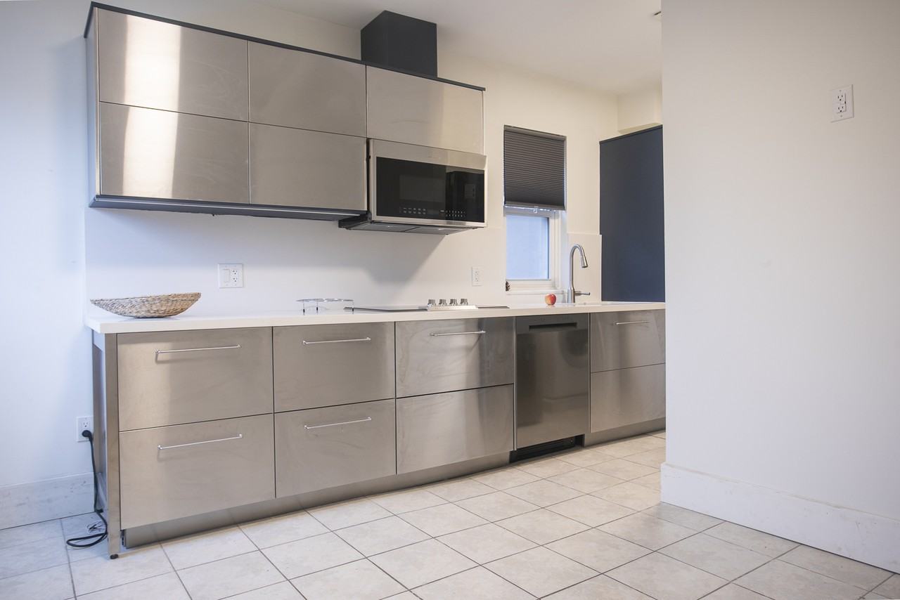 110 Barton Street East - Photo 4 of 18