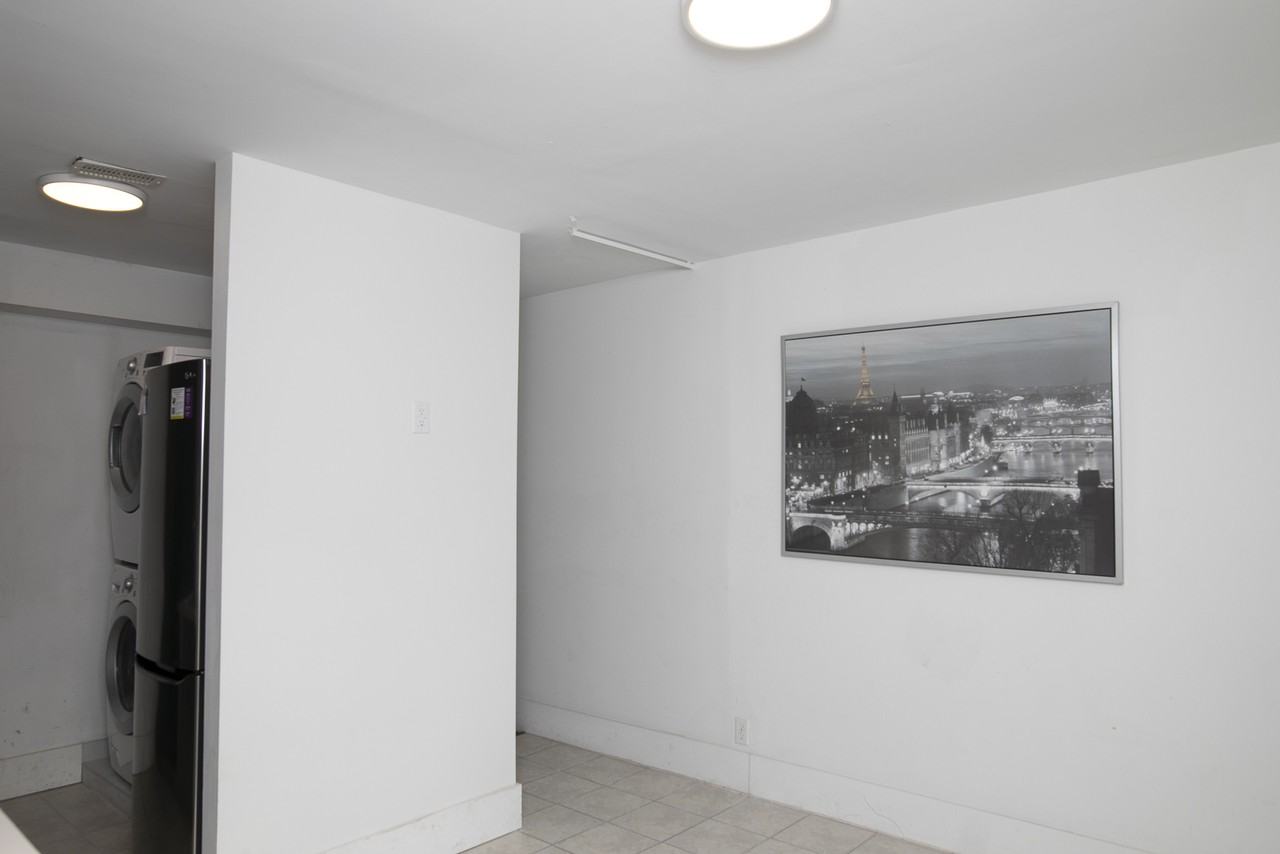 110 Barton Street East - Photo 6 of 18