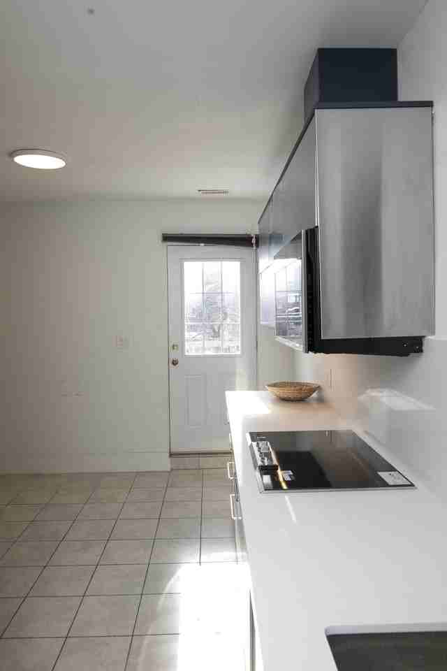 110 Barton Street East - Photo 5 of 18