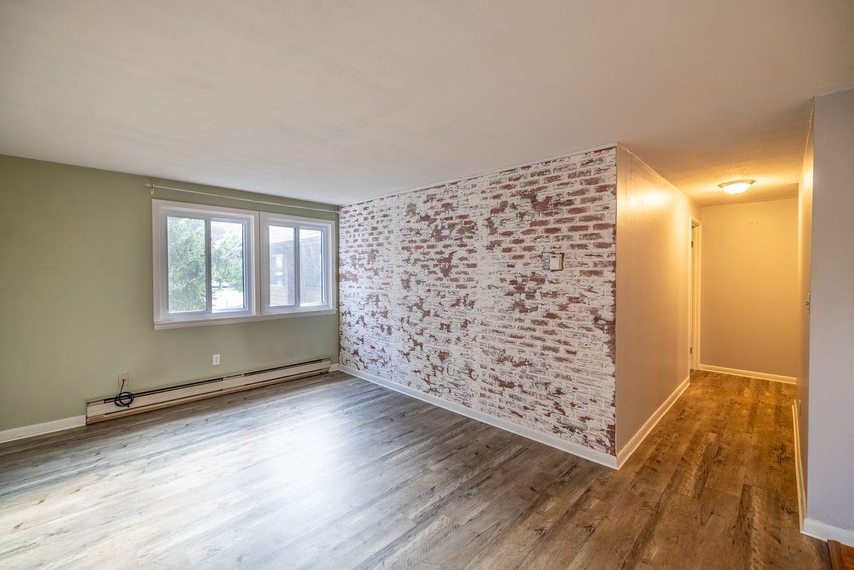 489 Idlewood Blvd - Photo 4 of 23