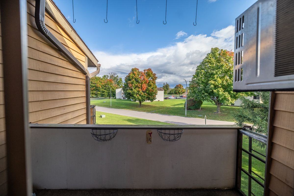 489 Idlewood Blvd - Photo 5 of 23