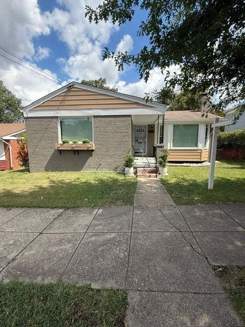 1112 Chaplin St Se - Photo 2 of 20