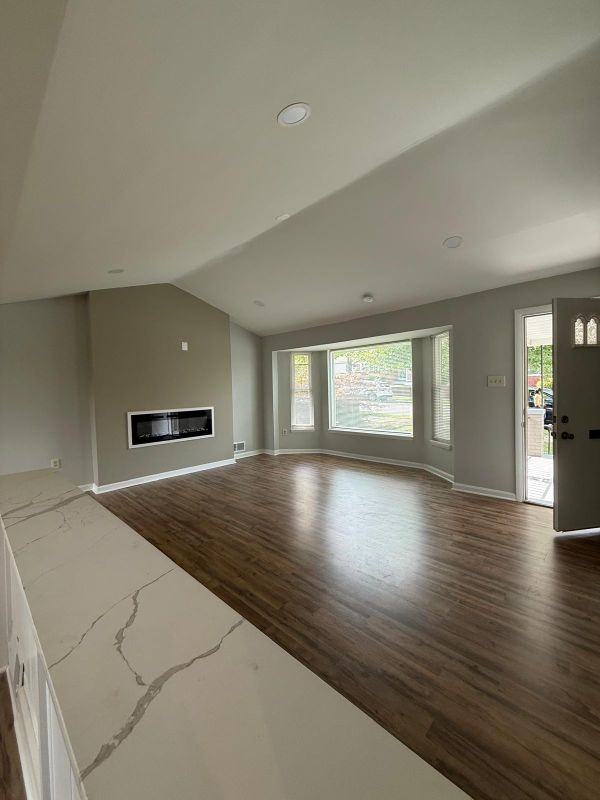 1112 Chaplin St Se - Photo 3 of 20