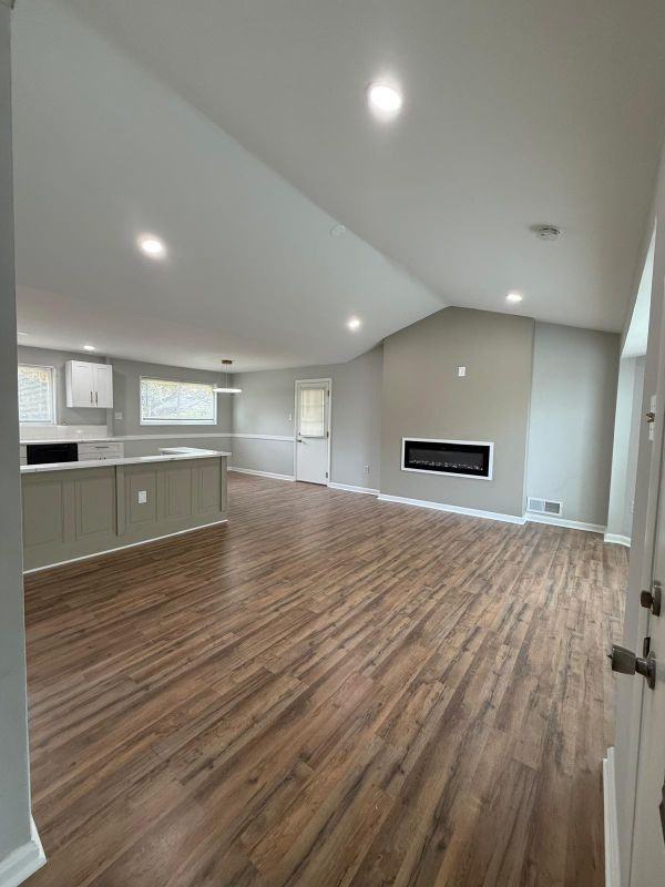 1112 Chaplin St Se - Photo 4 of 20