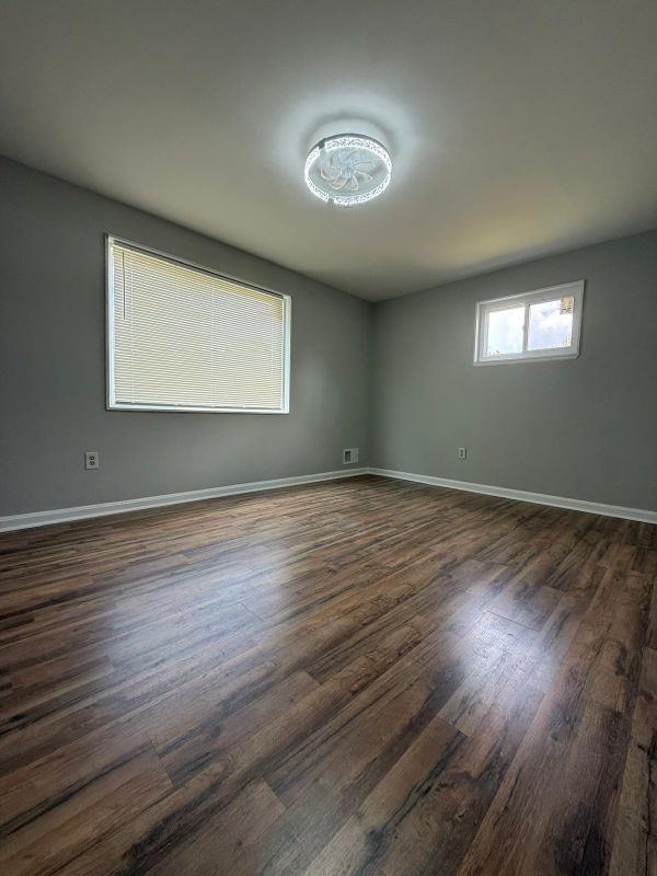 1112 Chaplin St Se - Photo 6 of 20