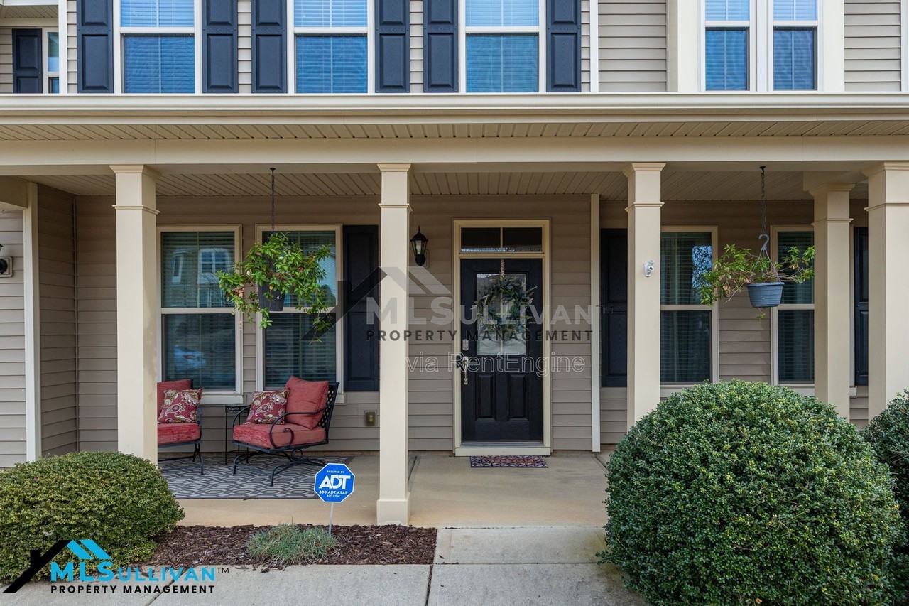 913 Beech Glen Dr - Photo 3 of 50