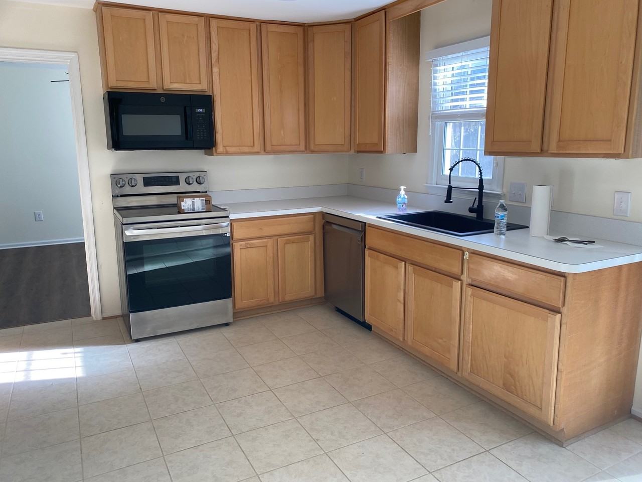 7907 Laural Valley Way - Photo 3 of 34