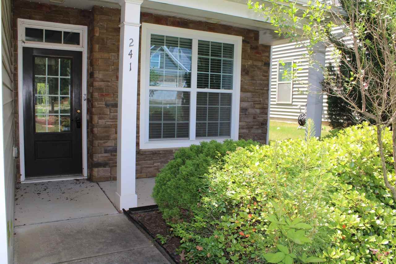 241 Vinewood Pl - Photo 3 of 41