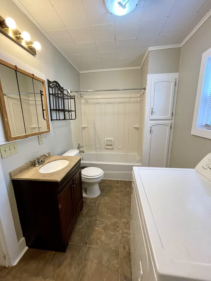 22 East Ave - Photo 3 of 14