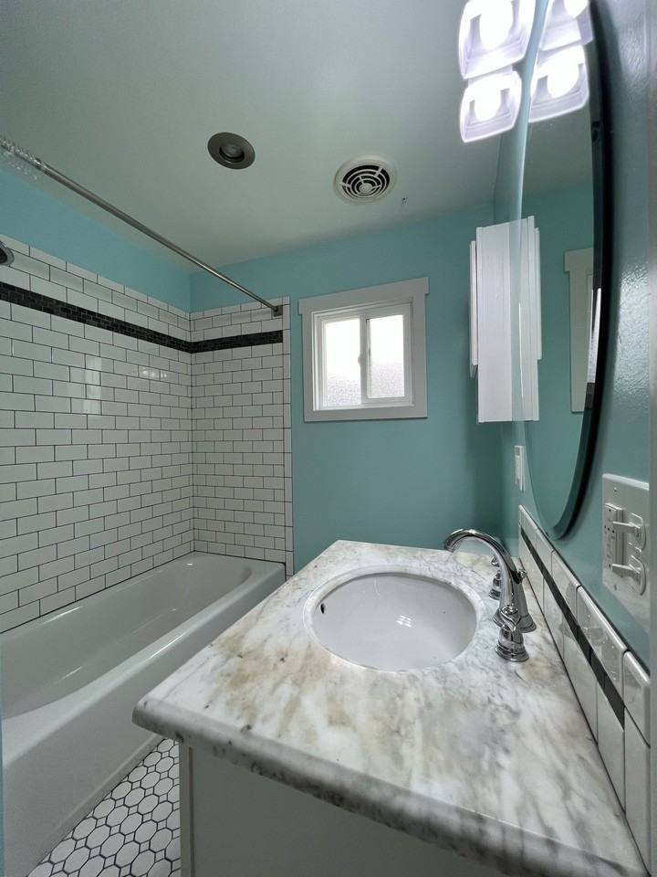 5511 Brooklyn Ave Ne #8796733 - Photo 2 of 33