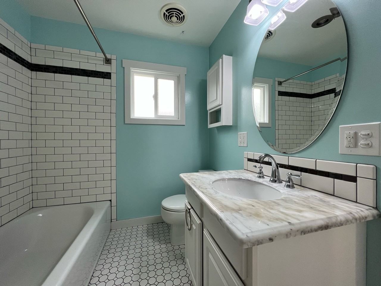 5511 Brooklyn Ave Ne #8796733 - Photo 6 of 33