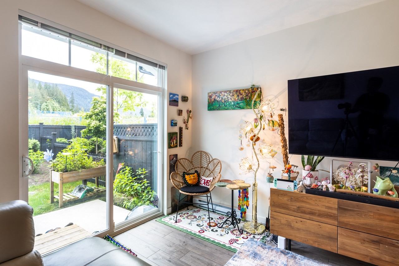 3565 Baycrest Ave - Photo 5 of 19