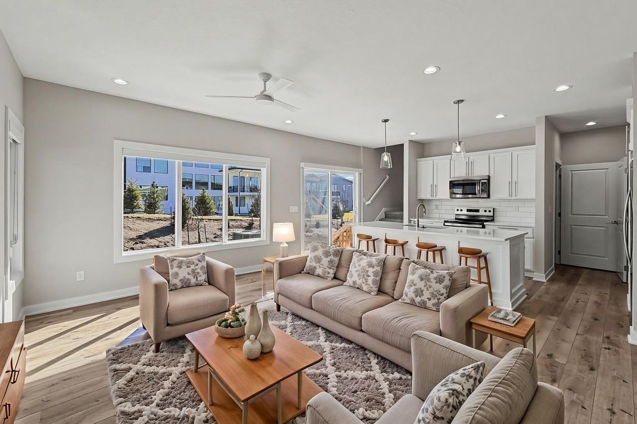 9122 Calvin Dr - Photo 4 of 15