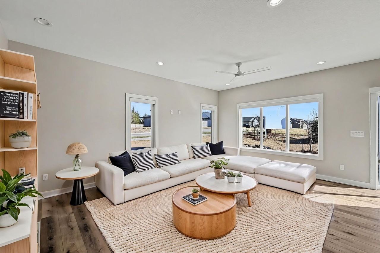 9122 Calvin Dr - Photo 5 of 15