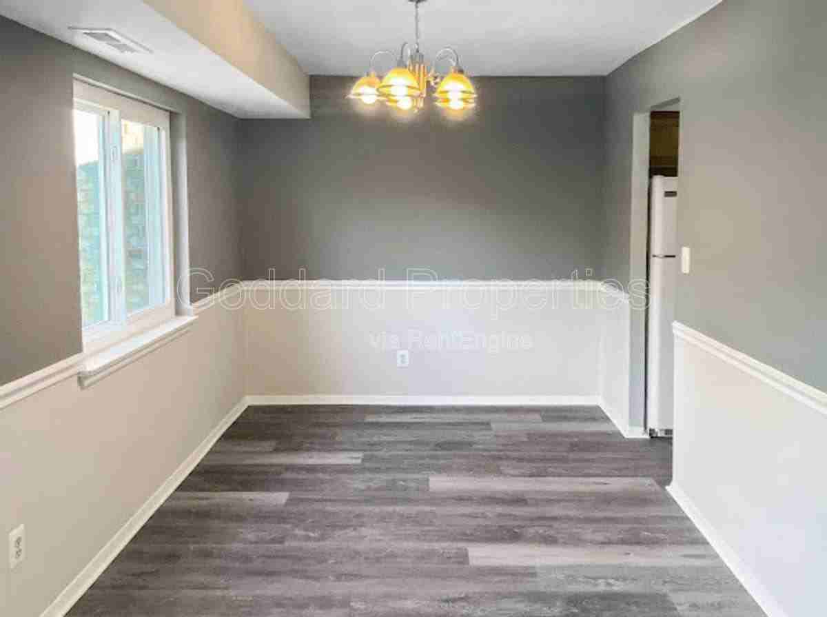 479 Moores Mill Rd #4 - Photo 4 of 10