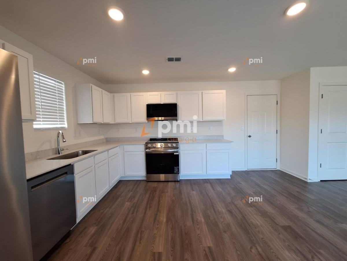 176 Kinsale Dr - Photo 2 of 10