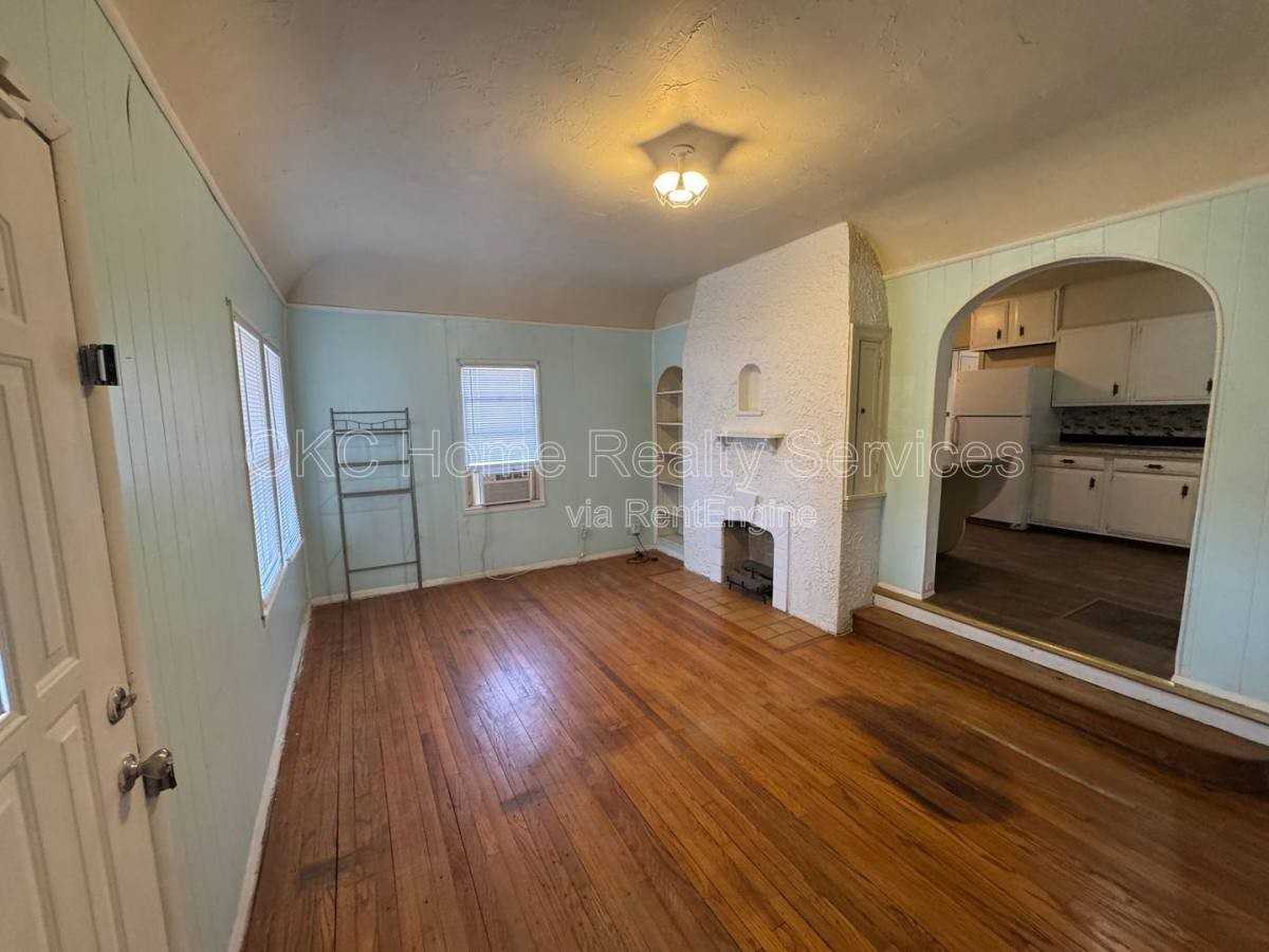 2148 N Stonewall Ave - Photo 2 of 10
