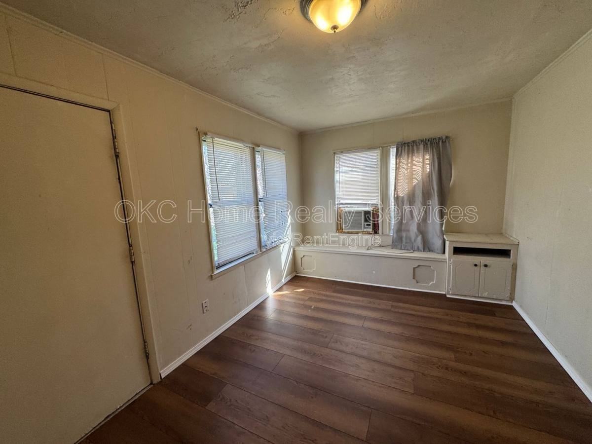 2148 N Stonewall Ave - Photo 3 of 10