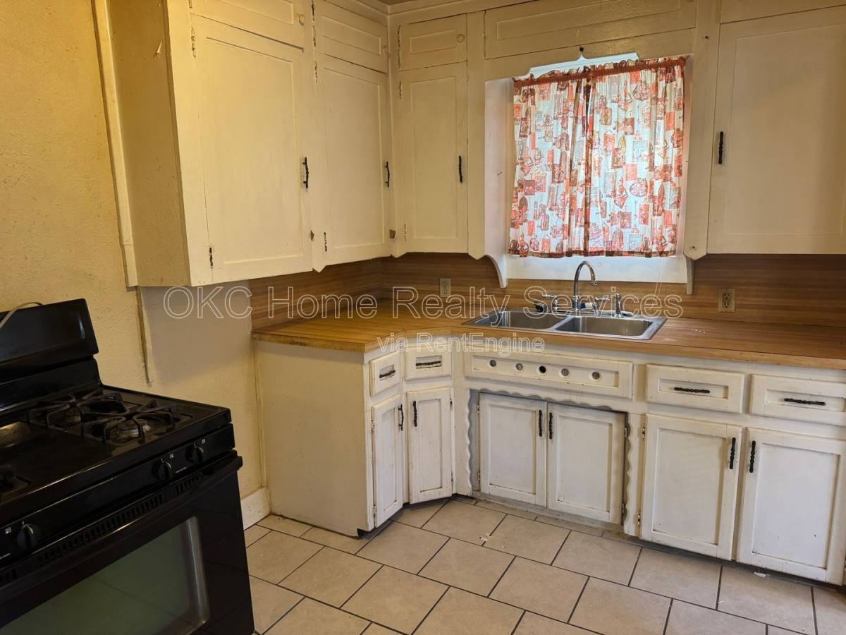2225 Glen Ellyn St - Photo 3 of 9