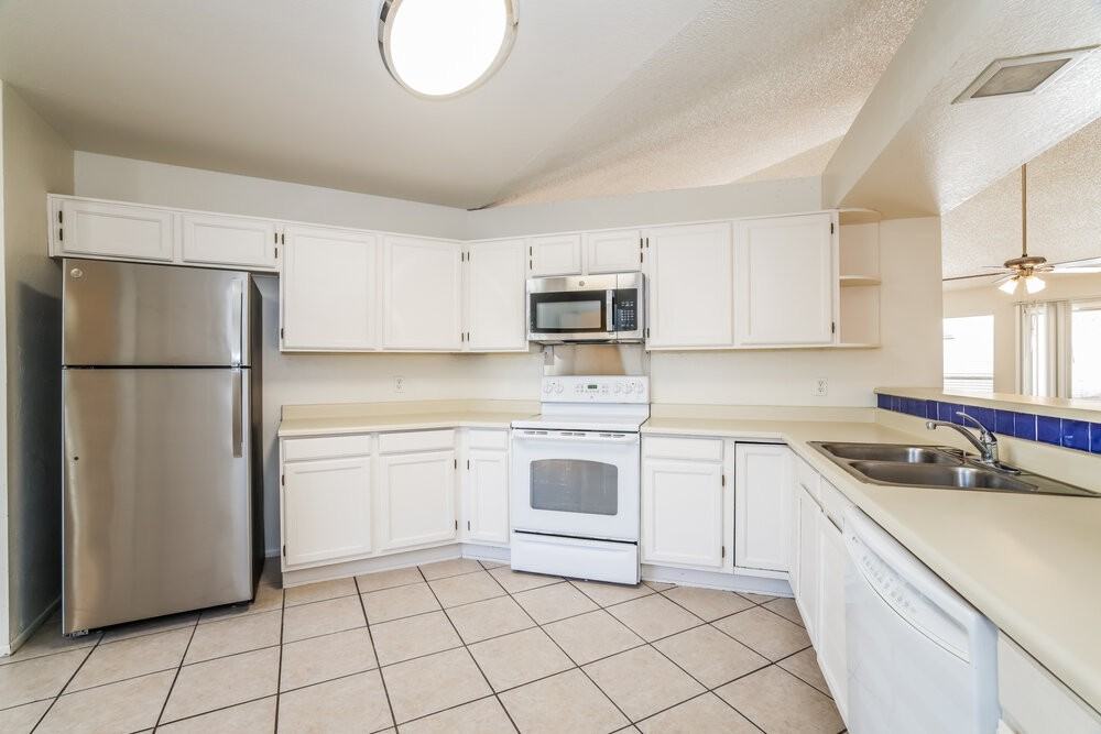 4837 E Grandview St - Photo 6 of 16