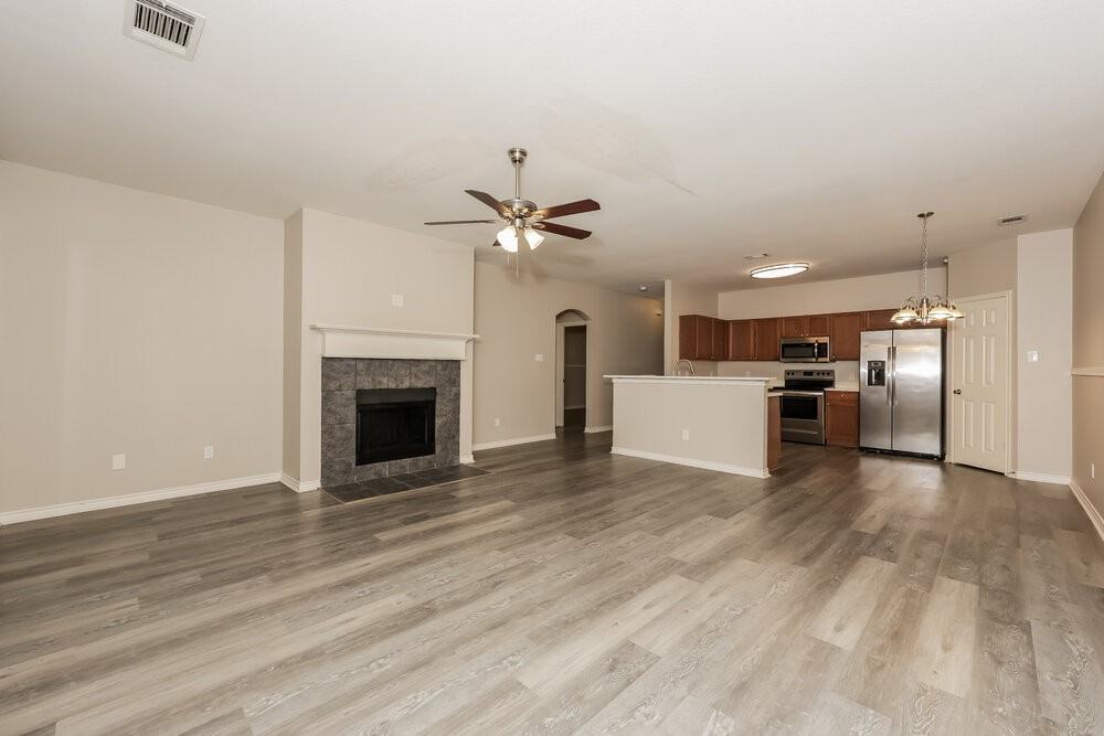 1106 Longhorn Ln - Photo 5 of 16