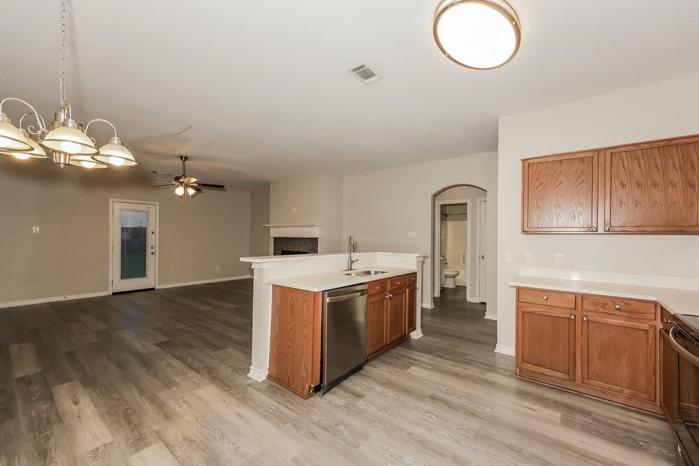 1106 Longhorn Ln - Photo 6 of 16