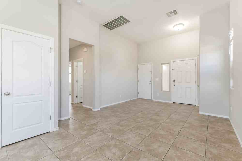 712 Bridgeford Ct - Photo 3 of 16