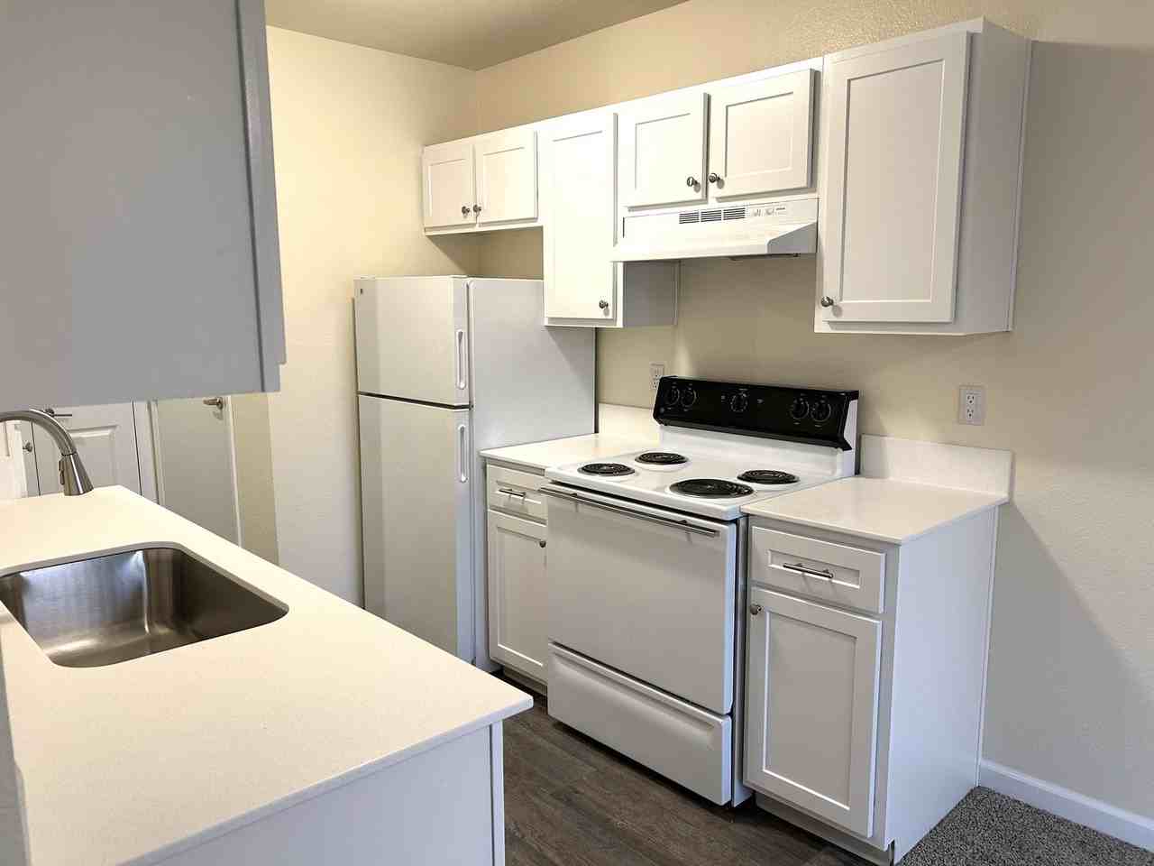 #109 WILLAMETTE GROVE APARTMENTS - Photo 2 of 24