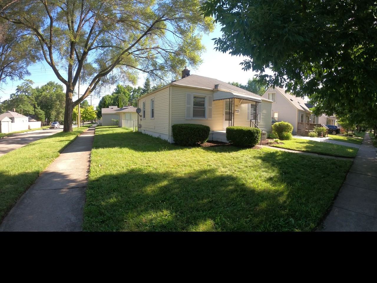 2001 Barrett Ave - Photo 2 of 17