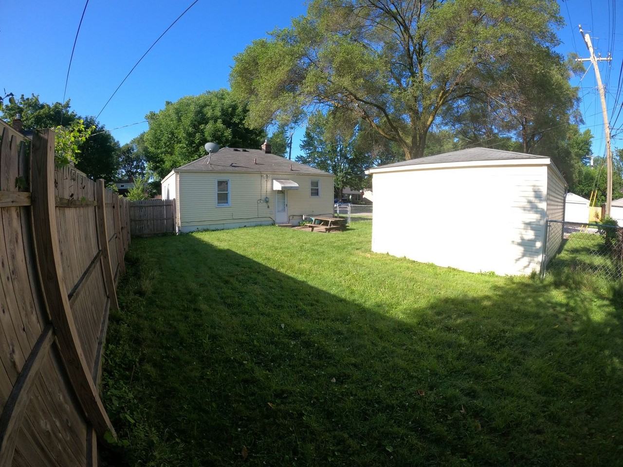 2001 Barrett Ave - Photo 5 of 17