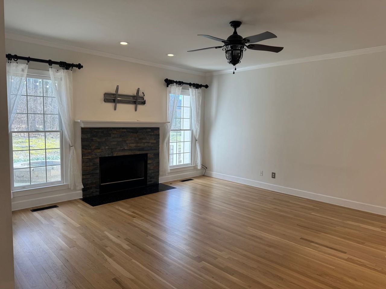 1017 Alcove Ct - Photo 7 of 31