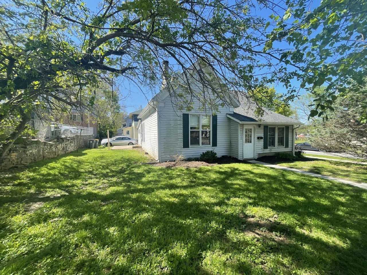 200 E 2nd St - Photo 2 of 26