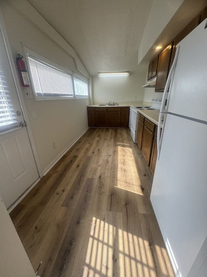 200 E 2nd St - Photo 3 of 26