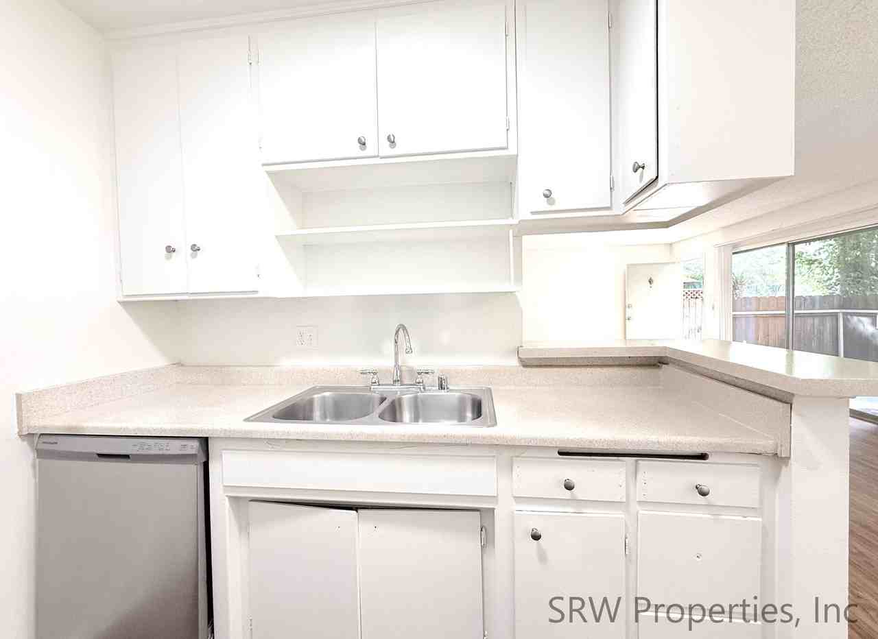 14311 Addison St - Photo 4 of 37