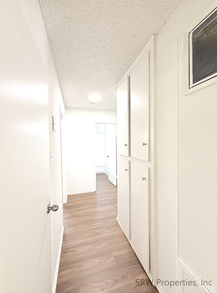 14311 Addison St - Photo 7 of 37