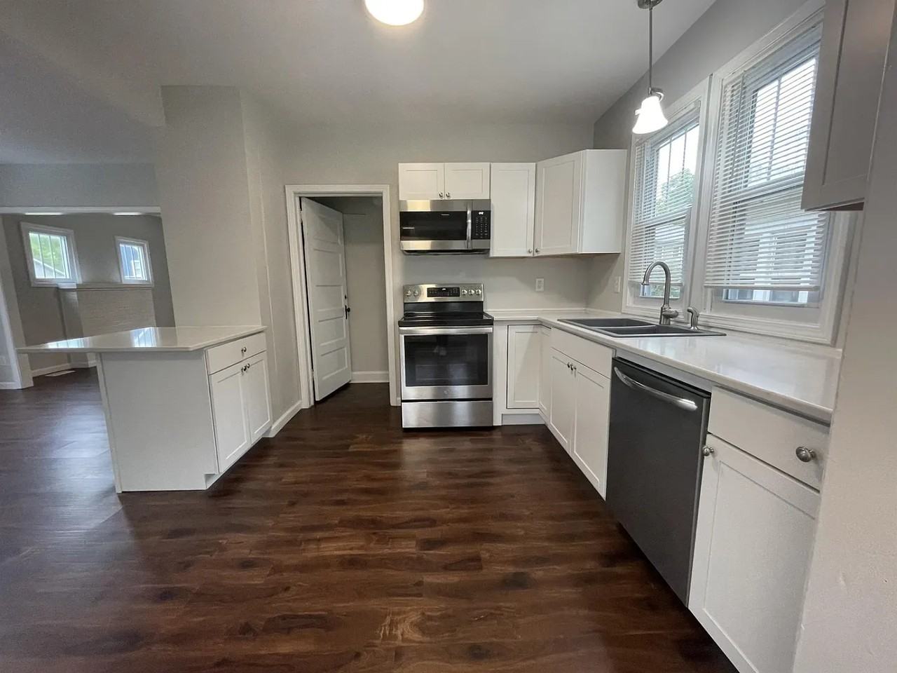 600 E 1st St - Photo 3 of 30