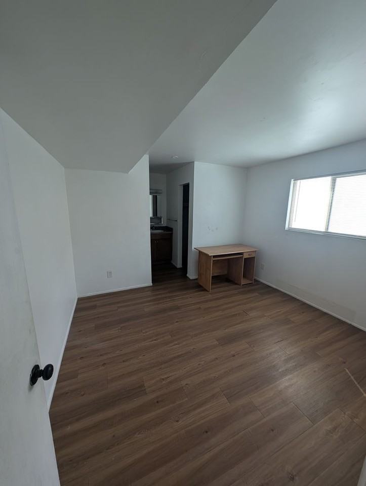 1319 N 1st Ave - Photo 7 of 12